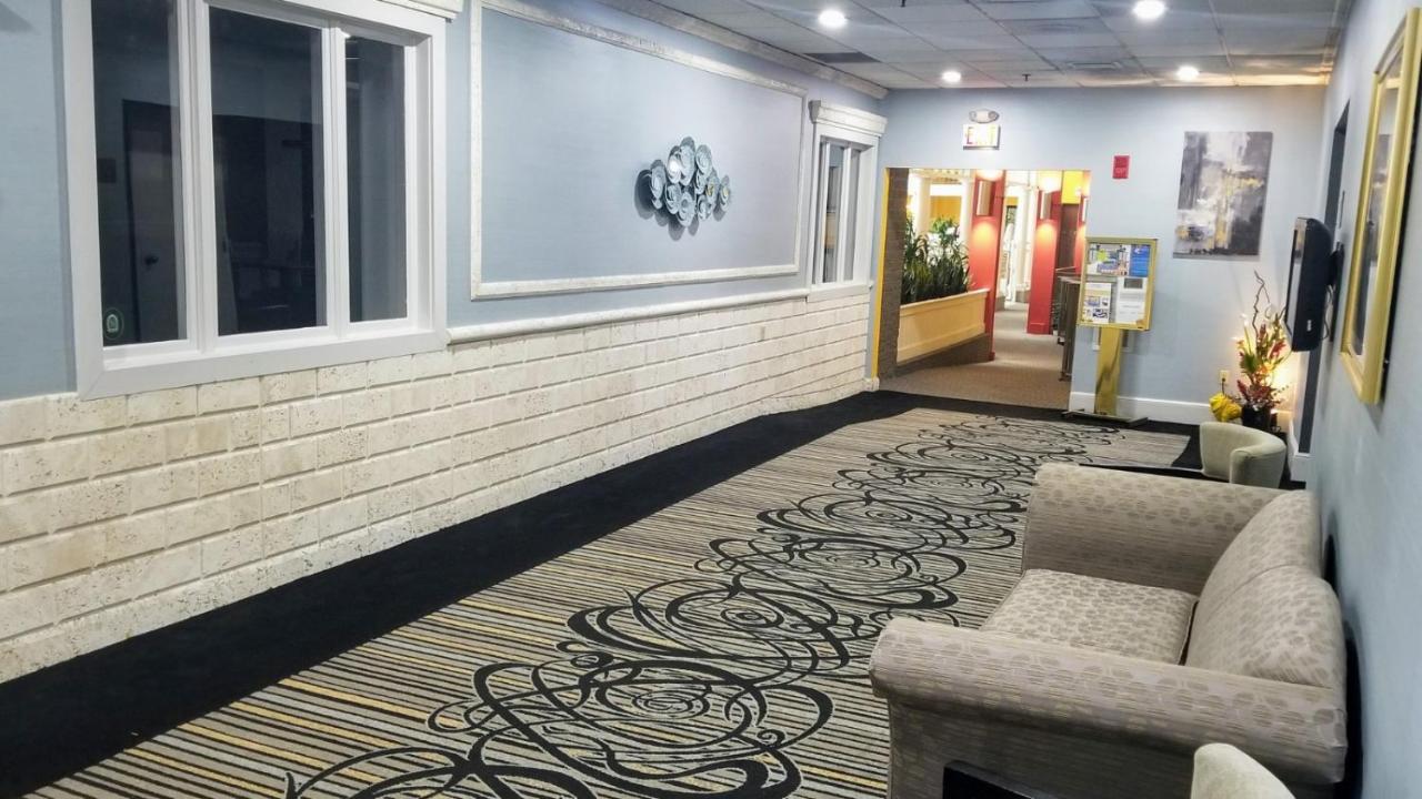 Bel-Aire Hotel Lake Эри Экстерьер фото